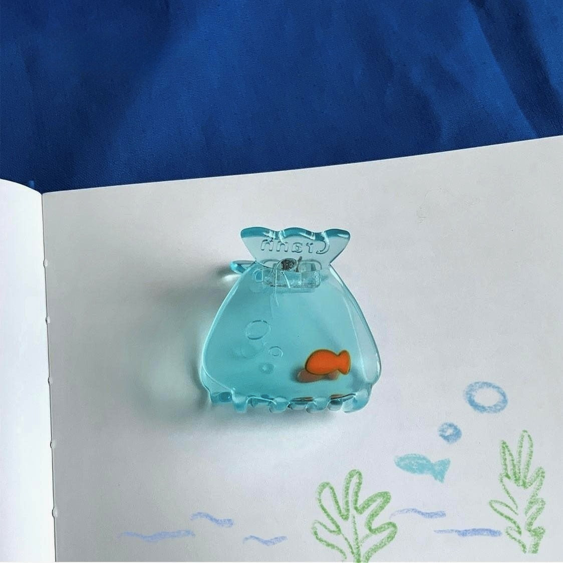 MCOIKY® Ocean blue semi-transparent goldfish mini claw clip